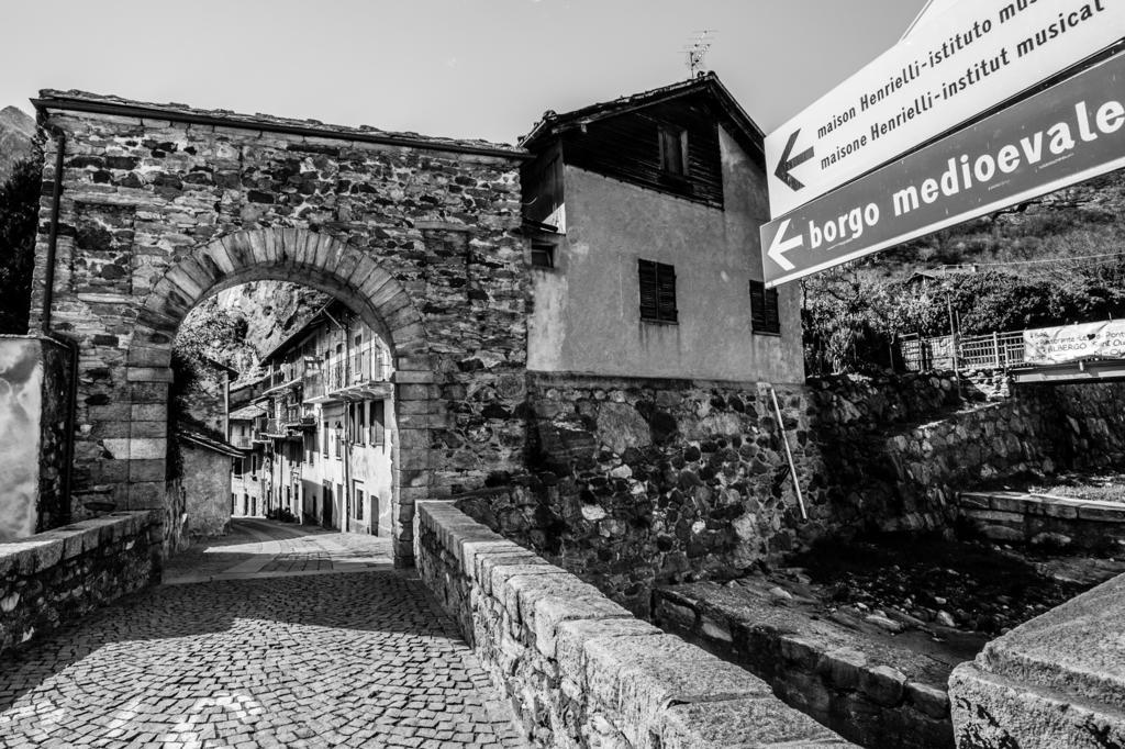 Le Coeur Du Pont Hotel Donnaz Luaran gambar